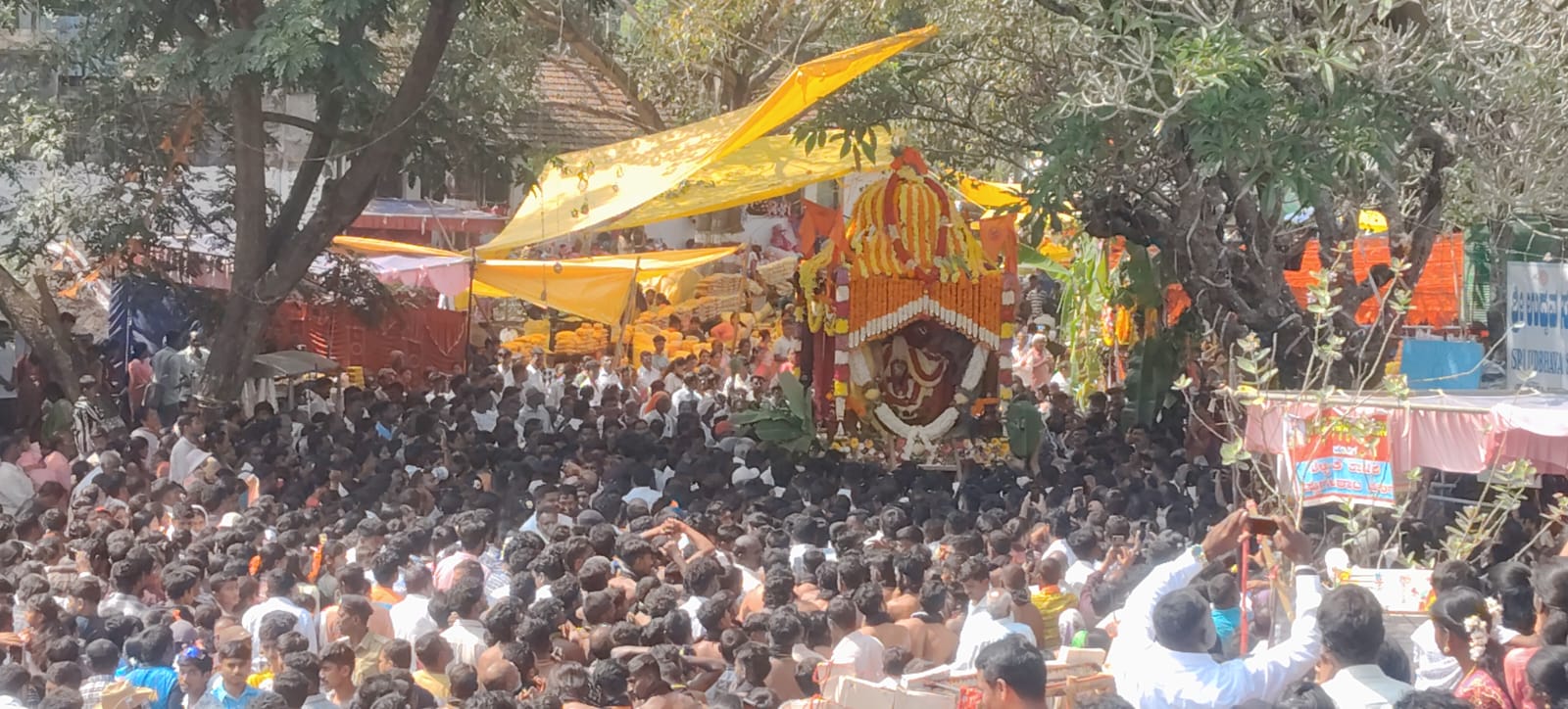 ಕುಶಾಲನಗರ ಪಟ್ಟಣದ 4ನೇ ಬಡಾವಣೆಯ ಕೆ.ಎಚ್.ಬಿ.ಕಾಲೊನಿಯಲ್ಲಿರುವ ಸುಬ್ರಹ್ಮಣ್ಯ ದೇವಸ್ಥಾನದಲ್ಲಿ ಬುಧವಾರ ಷಷ್ಠಿ ಉತ್ಸವವು ಶ್ರದ್ಧಾಭಕ್ತಿಯಿಂದ ನಡೆಯಿತು.