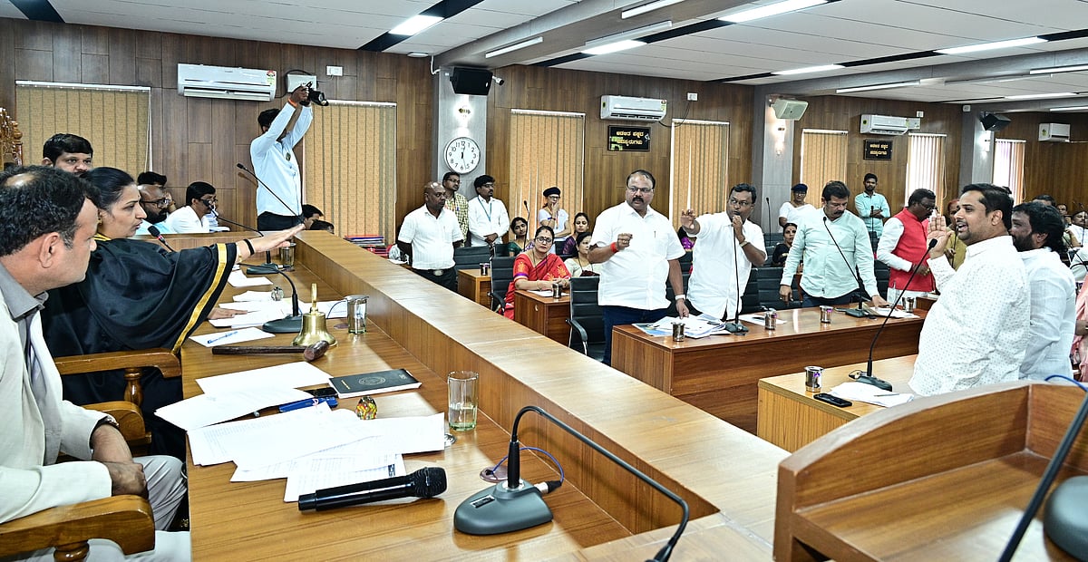 ಹುಬ್ಬಳ್ಳಿ | ಎಲ್‌ಇಡಿ ಬೀದಿ ದೀಪ ಅಳವಡಿಕೆ; ತಿಂಗಳ ಗಡುವು