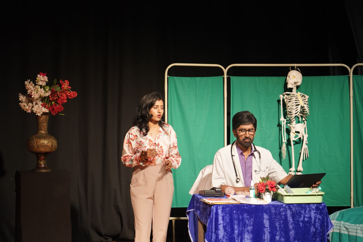 ‘ರಾಮ ಶಾಮ ಡ್ರಾಮ’ ನಾಟಕದ ದೃಶ್ಯ