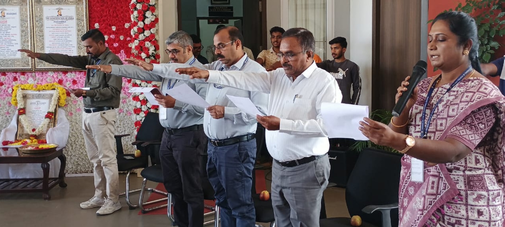 ಹಾಸನದ ಮಲೆನಾಡು ಎಂಜಿನಿಯರಿಂಗ್ ಕಾಲೇಜಿನಲ್ಲಿ ಪ್ರಾಧ್ಯಾಪಕರು ವಿದ್ಯಾರ್ಥಿಗಳು ಪ್ರತಿಜ್ಞೆ ಸ್ವೀಕರಿಸಿದರು