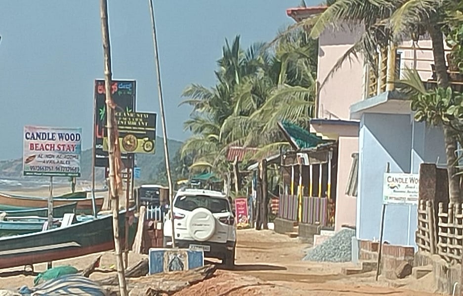 ಗೋಕರ್ಣ | ಸಿಆರ್‌ಝಡ್ ನಿಯಮ ಉಲ್ಲಂಘನೆ: ‘ಒತ್ತುವರಿ’ಗೆ ನಾಡುಮಾಸ್ಕೇರಿ ಕಡಲತೀರ ಬಲಿ