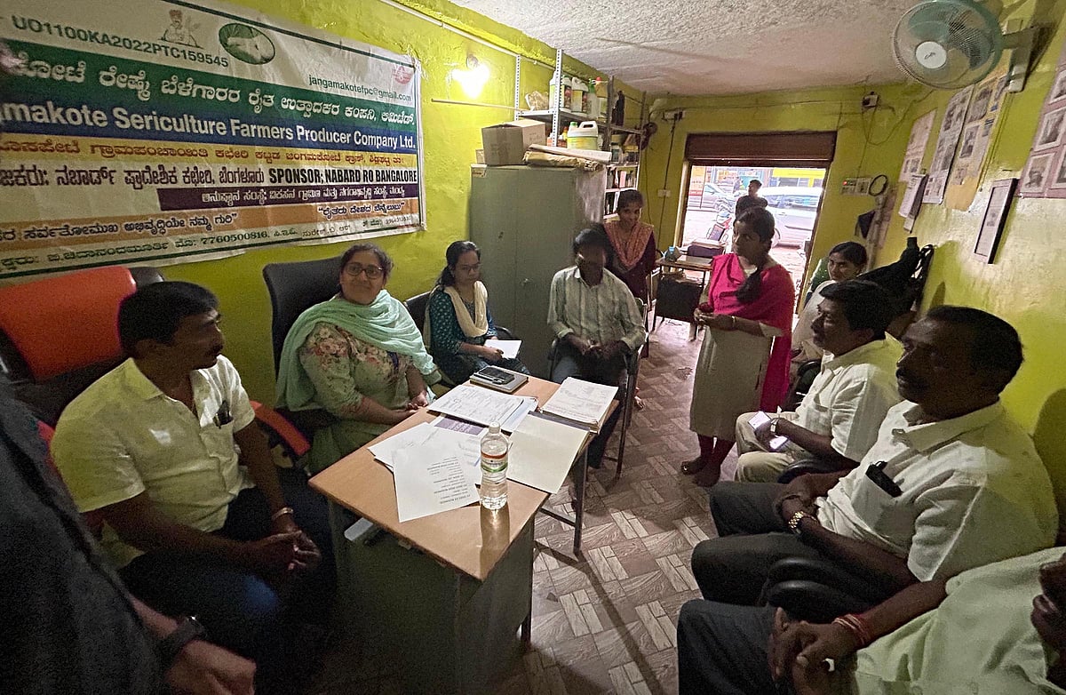 ಶಿಡ್ಲಘಟ್ಟ | ರೇಷ್ಮೆ ಬೆಳೆಗಾರರಿಗೆ ಪ್ರೋತ್ಸಾಹ ಸಿಗಲಿ