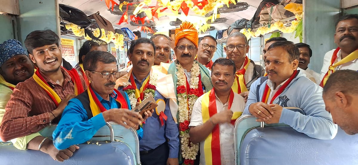 ಹರಿಹರ: ಸಿದ್ಧಗಂಗಾ ರೈಲಿನಲ್ಲಿ ರಾಜ್ಯೋತ್ಸವ ಸಂಭ್ರಮ