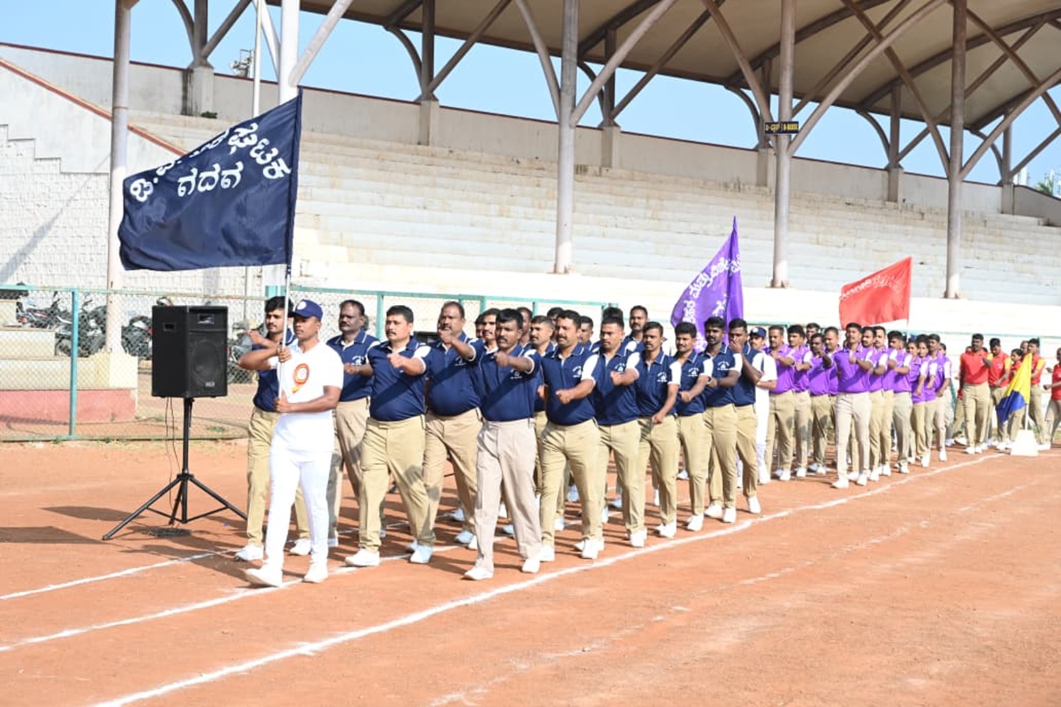 ಕ್ರೀಡಾಕೂಟದಲ್ಲಿ ಭಾಗವಹಿಸಿದ್ದ ತಂಡಗಳಿಂದ ಪಥಸಂಚಲನ ನಡೆಯಿತು