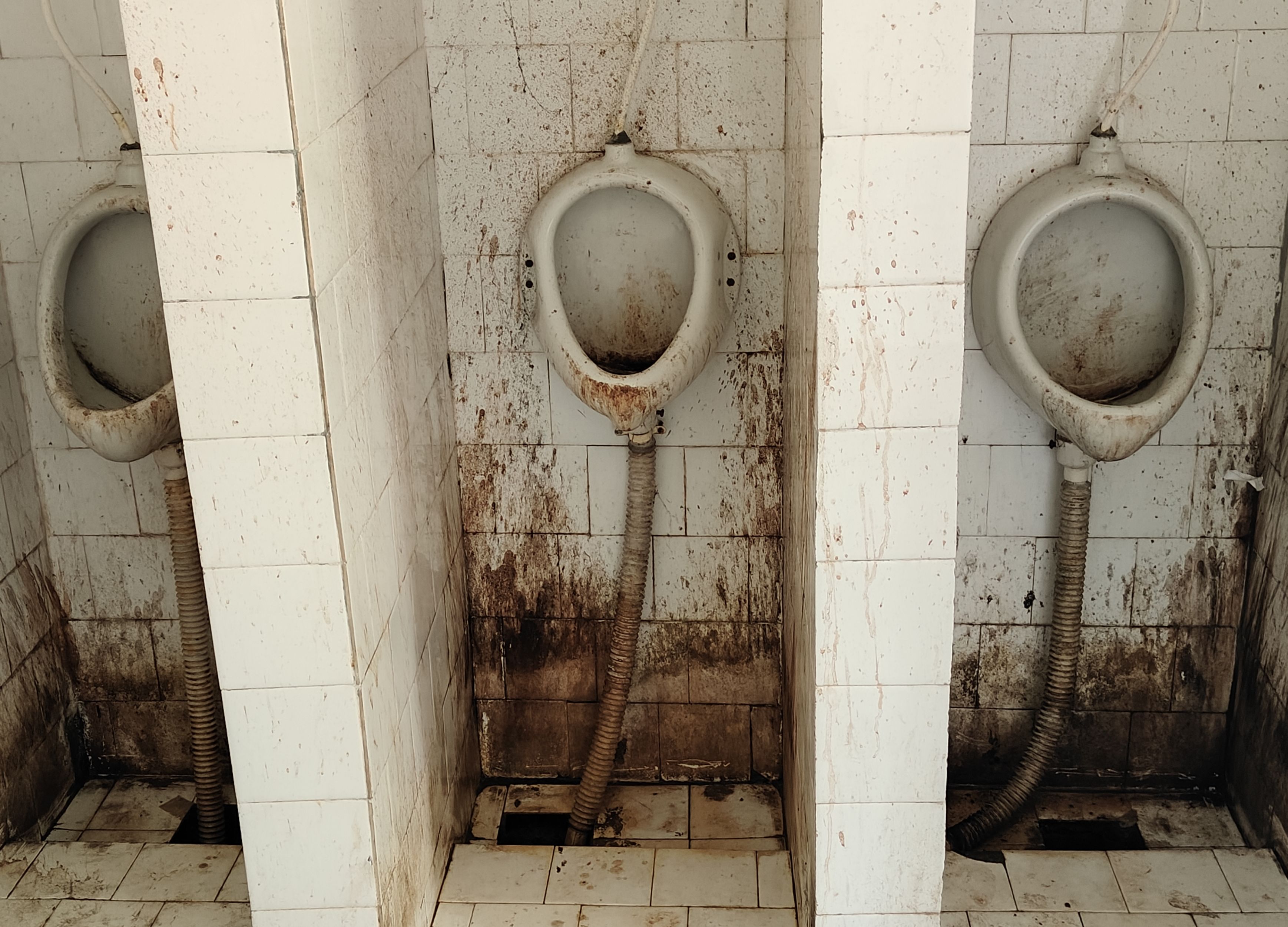 ಶೌಚಾಲಯಗಳಲ್ಲಿ ಅಸ್ವಚ್ಛತೆ 