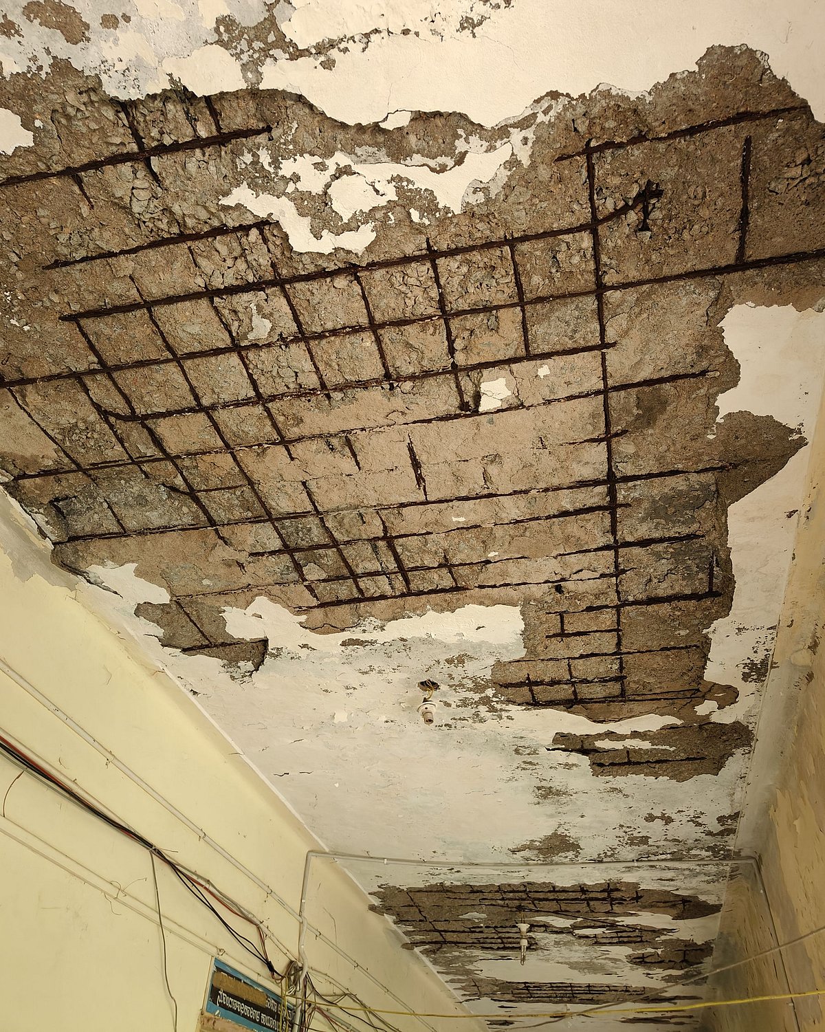 ಕೊಪ್ಪಳ| ಶಿಥಿಲಗೊಂಡ ತಹಶೀಲ್ದಾರ್‌ ಕಚೇರಿ: ಜೀವಭಯದಲ್ಲಿಯೇ ಸಿಬ್ಬಂದಿ ನಿತ್ಯ ಕೆಲಸ