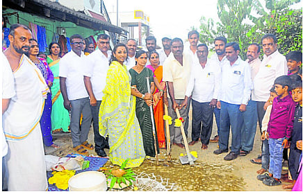 ಅಂಬಳೆ: ರಸ್ತೆ ಅಭಿವೃದ್ಧಿ ಕಾಮಗಾರಿಗೆ ಚಾಲನೆ