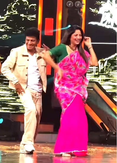 ಡಿಕೆಡಿ ವೇದಿಕೆಯಲ್ಲಿ ಶಿವಣ್ಣನ ಜತೆಗೆ ಹೆಜ್ಜೆ  ಹಾಕಿದ ನಟಿ ರಚಿತಾ ರಾಮ್ 