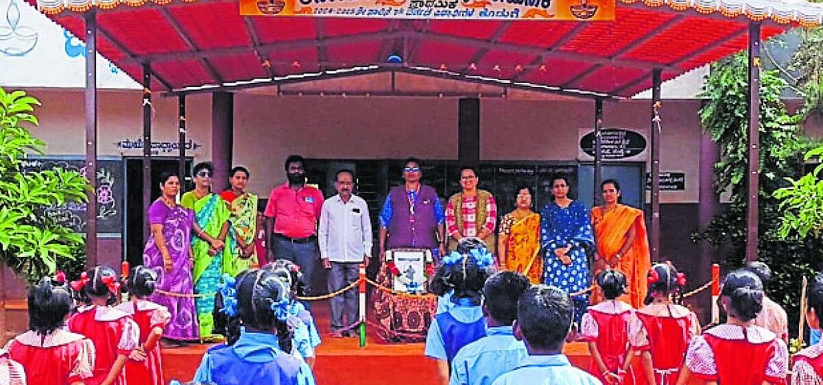 ಹುಬ್ಬಳ್ಳಿ| ನಮ್ಮ ಶಾಲೆ ನಮ್ಮ ಜವಾಬ್ದಾರಿ ಯೋಜನೆ: ಸರ್ಕಾರಿ ಶಾಲೆಗೆ ಭರಪೂರ ನೆರವು