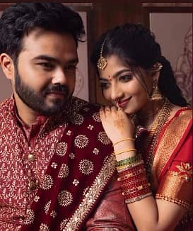 ಎಸ್‌ಪಿ ಬಾಲಸುಬ್ರಹ್ಮಣ್ಯಂ ಮತ್ತು ಜಾನಕಿ ಅವರಂತ ಖ್ಯಾತ ಗಾಯಕರೊಂದಿಗೆ ವೇದಿಕೆ ಹಂಚಿಕೊಂಡ ಅನಿರುದ್ಧ ಶಾಸ್ತ್ರಿ ಅವರು ಗಾಯಕರಾಗಿ ಅಷ್ಟೇ ಅಲ್ಲದೆ ನಟ, ಸಂಗೀತ ನಿರ್ದೇಶಕ, ಸಾಹಿತಿ ಜೊತೆಗೆ ನಿರೂಪಕರೂ ಆಗಿ ಛಾಪು ಮೂಡಿಸಿದ್ದಾರೆ.