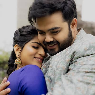 ಈಗ ಗಾಯಕ ಅನಿರುದ್ಧ ಶಾಸ್ತ್ರಿ ಅವರು ಭರತನಾಟ್ಯ ಕಲಾವಿದೆಯಾಗಿರುವ ಶ್ರೇಯಾ ಬಾಲಾಜಿ ಅವರ ಜೊತೆಗೆ ನಿಶ್ಚಿತಾರ್ಥ ಮಾಡಿಕೊಂಡಿದ್ದಾರೆ.