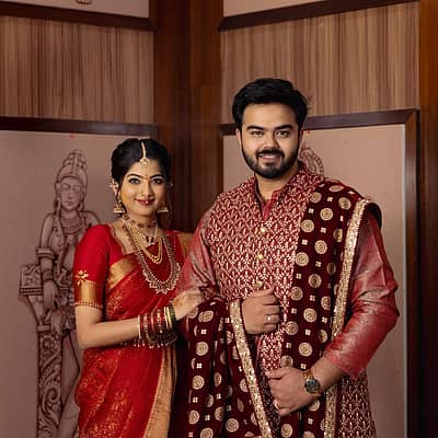 ಕನ್ನಡದ ಕೆಲವು ಸಿನಿಮಾಗಳಲ್ಲಿ ಬಾಲನಟನಾಗಿ ನಟಿಸಿ ಎಲ್ಲರ ಗಮನ ಸೆಳೆದಿದ್ದ ಅನಿರುದ್ಧ ಶಾಸ್ತ್ರಿ ಕನ್ನಡ ಚಿತ್ರರಂಗದ ಜನಪ್ರಿಯ ಗಾಯಕರಾಗಿ ಹೊರ ಹೊಮ್ಮಿದ್ದಾರೆ.