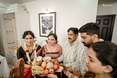 ಆ ಬೆನ್ನಲ್ಲೆ ಇದೀಗ ತಮ್ಮ ನಿವಾಸದಲ್ಲಿ ಶಾಂತಿಗಾಗಿ ಸತ್ಯನಾರಾಯಣ ಪೂಜೆಯನ್ನು ನೆರವೇರಿಸಿದ್ದಾರೆ.