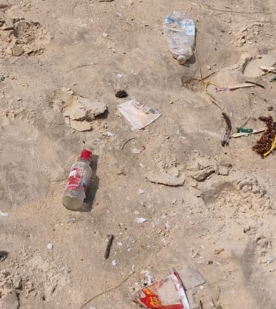 ಮರಳಿನಲ್ಲಿ ಮದ್ಯದ ಬಾಟಲಿ