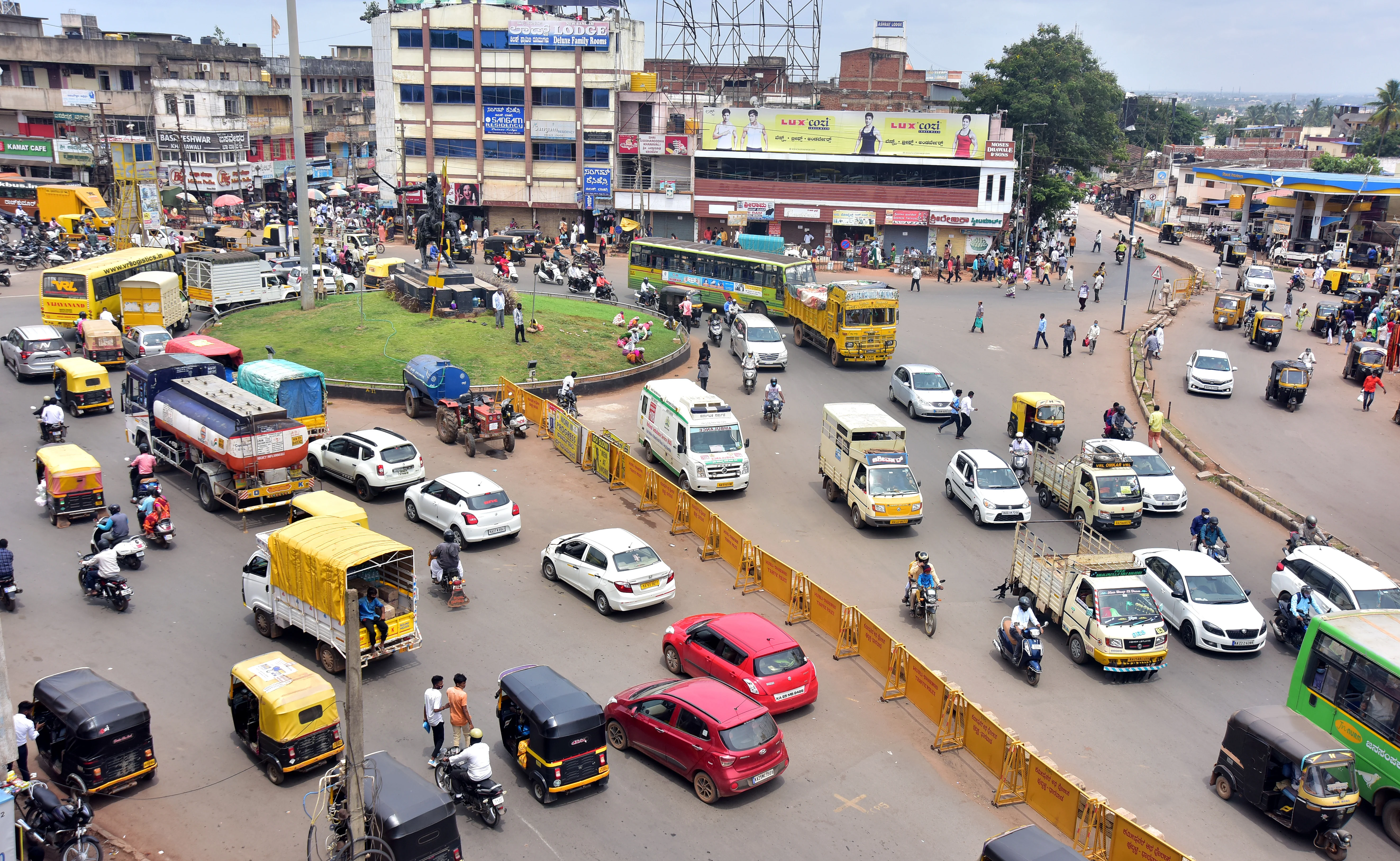 ಮೇಲ್ಸೇತುವೆ ನಿರ್ಮಾಣಕ್ಕೂ ಮುನ್ನ ಹುಬ್ಬಳ್ಳಿ ಕಿತ್ತೂರು ರಾಣಿ ಚನ್ನಮ್ಮ ವೃತ್ತದ ದೃಶ್ಯ