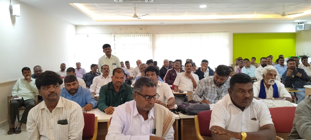 ಎಸ್‌ಸಿ ಎಸ್‌ಟಿ ಮುಖಂಡರ ಕುಂದುಕೊರತೆ ಸಭೆಯಲ್ಲಿ ಭಾಗವಹಿಸಿದ್ದ ಮುಖಂಡರು
