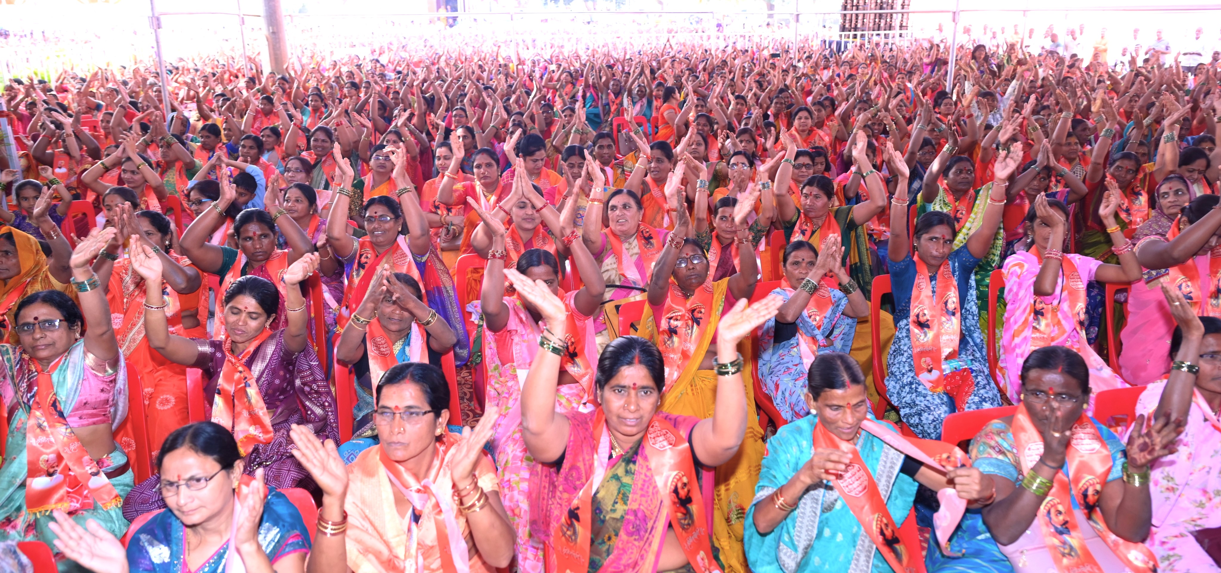 ಸಮಾವೇಶದಲ್ಲಿ ಕಿಕ್ಕಿರಿದು ಸೇರಿದ್ದ ಮರಾಠಾ ಸಮಾಜದ ಮಹಿಳೆಯರು
–ಪ್ರಜಾವಾಣಿ ಚಿತ್ರಗಳು