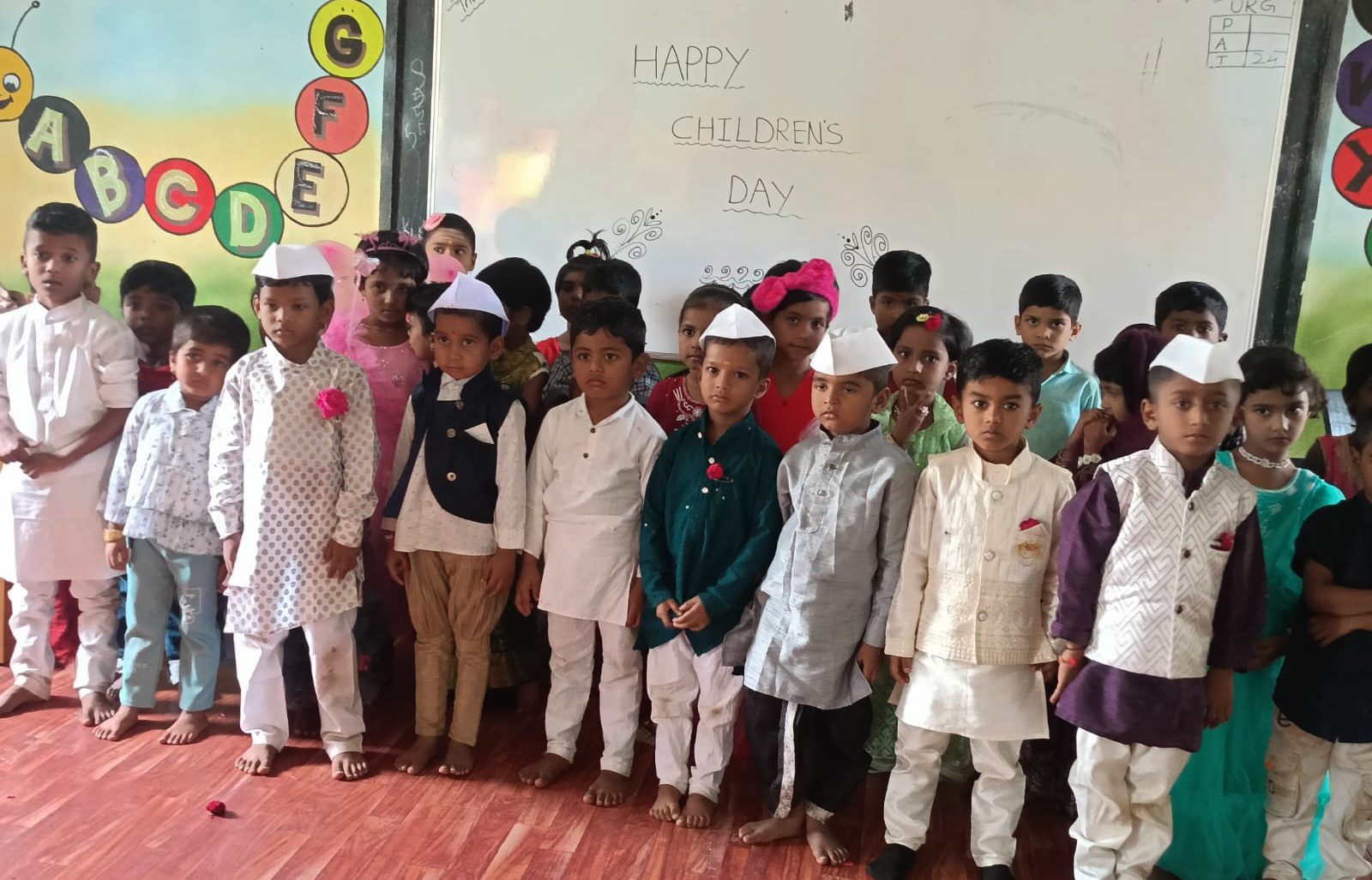 ಕಮಲಾಪುರ ತಾಲ್ಲೂಕಿನ ಮಹಾಗಾಂವ ಕ್ರಾಸ್‌ ಸರ್ಕಾರಿ ಮಾದರಿಯ ಹಿರಿಯ ಪ್ರಾಥಮಿಕ ಶಾಲೆಯ ಪೂರ್ವ ಪ್ರಾಥಮಿಕ ಮಕ್ಕಳು