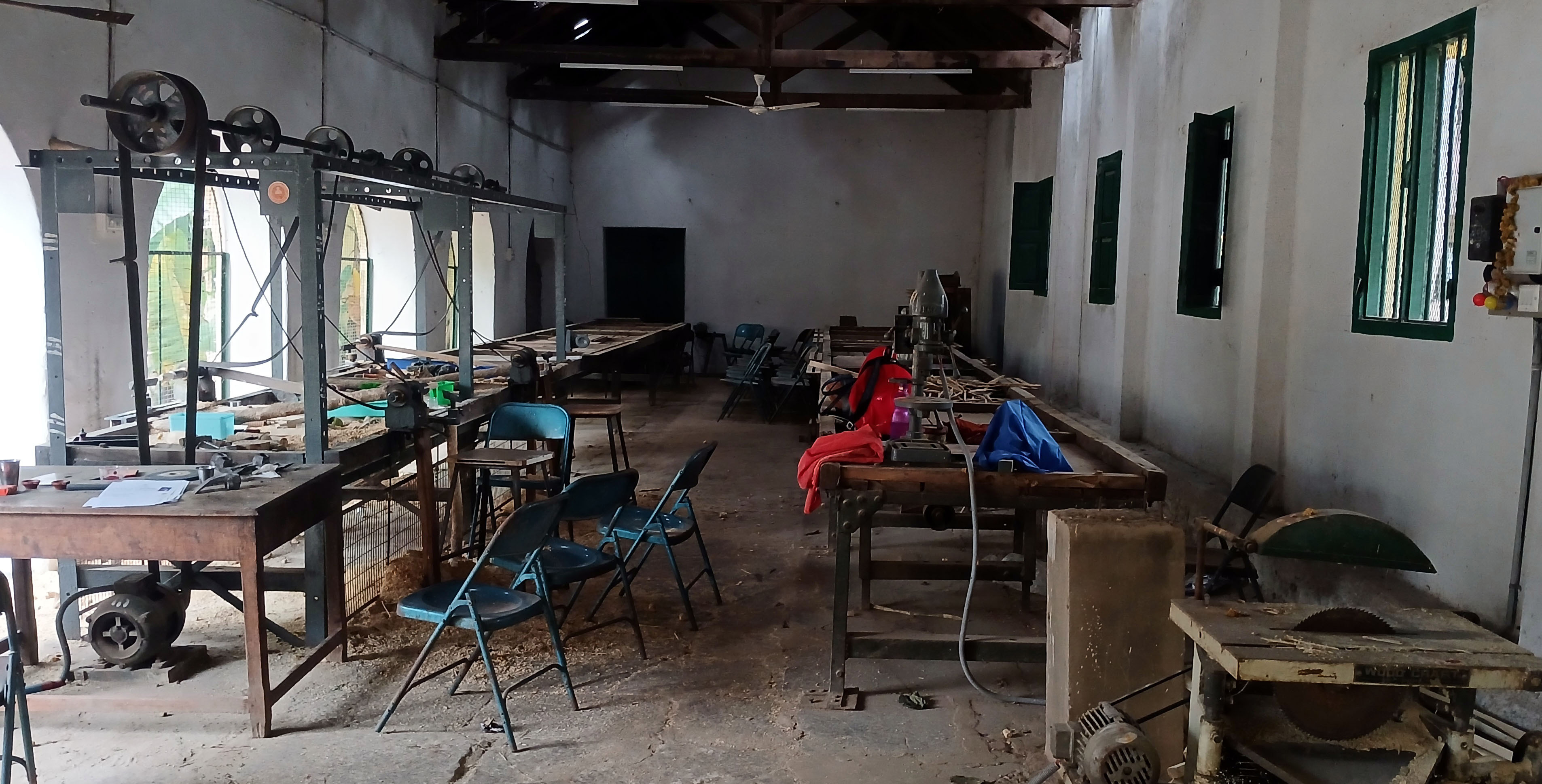 ಕುಶಲಕರ್ಮಿ ತರಬೇತಿ ಸಂಸ್ಥೆಯಲ್ಲಿರುವ ಗೊಂಬೆ ತಯಾರಿಕಾ ಯಂತ್ರಗಳು