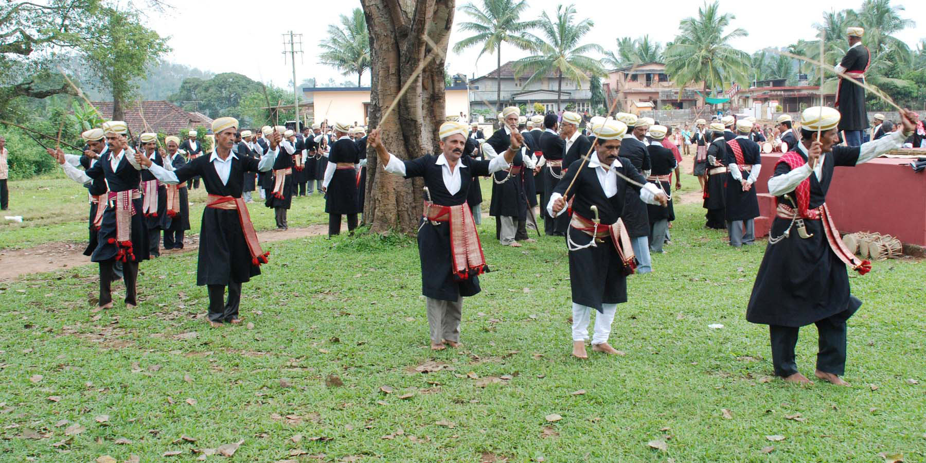 ಪುತ್ತರಿ ಹಬ್ಬ ಕಳೆದ ಮೂರುದಿನಗಳಲ್ಲಿ ಊರ ಮಂದ್‌ಗಳಲ್ಲಿ ಪುತ್ತರಿ ಕೋಲಾಟ ವಿಜೃಂಭಣೆಯಿಂದ ನಡೆಯುವುದು (ಸಂಗ್ರಹ ಚಿತ್ರ)