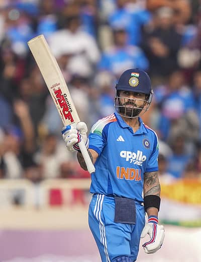 ಅರ್ಧಶತಕ ಗಳಿಸಿದ ಬಳಿಕ ಸಂಭ್ರಮಿಸಿದ ಕೊಹ್ಲಿ