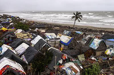 ಮುಂಜಾಗ್ರತಾ ಕ್ರಮವಾಗಿ ಜನರನ್ನು ಸುರಕ್ಷಿತ ಪ್ರದೇಶಕ್ಕೆ ಸ್ಥಳಾಂತರಿಸಲಾಗಿದೆ. 