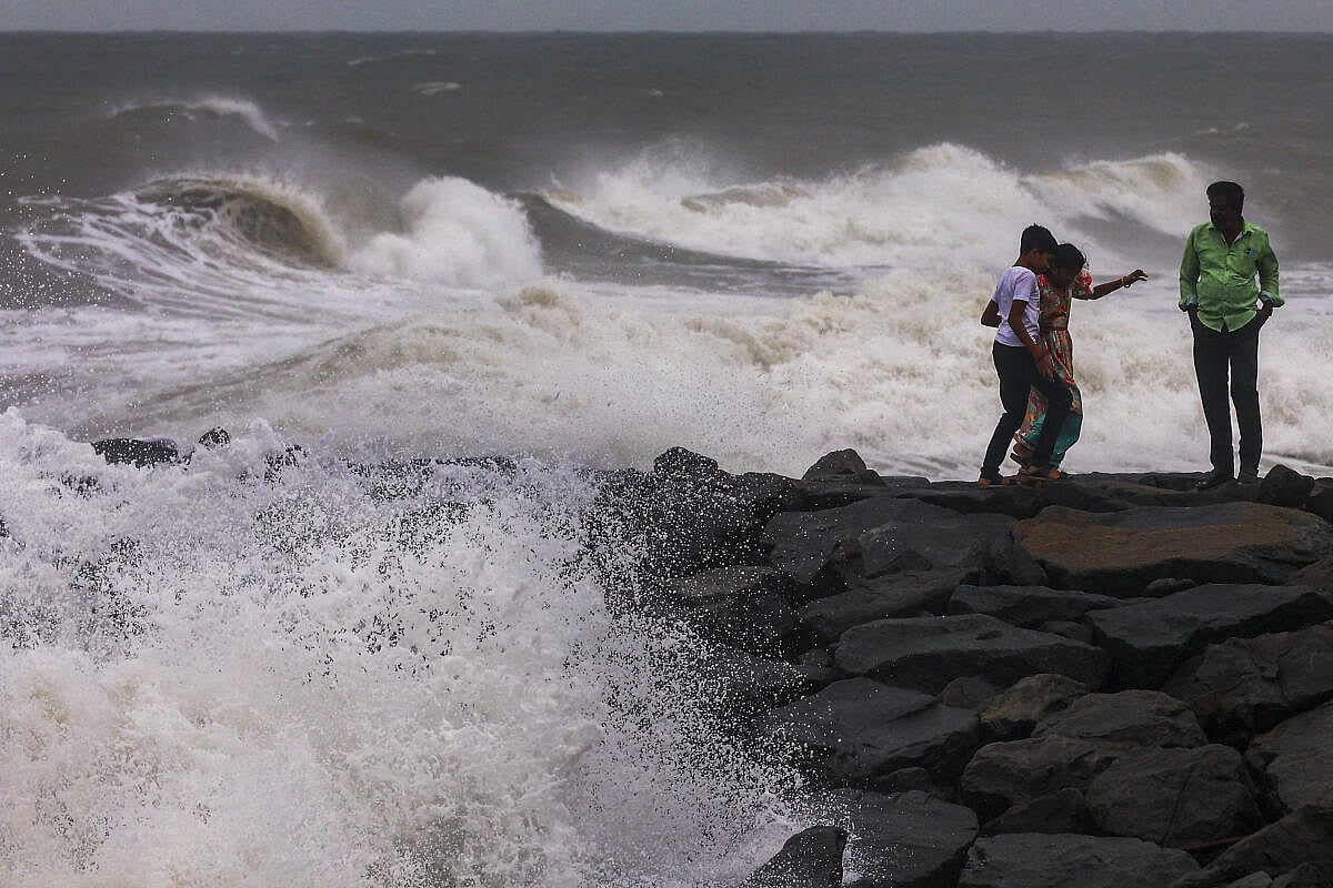 PHOTOS | Cyclone Ditwah: ತಮಿಳುನಾಡಿನಲ್ಲಿ 'ದಿತ್ವಾ' ಚಂಡಮಾರುತದ ಪ್ರಭಾವ