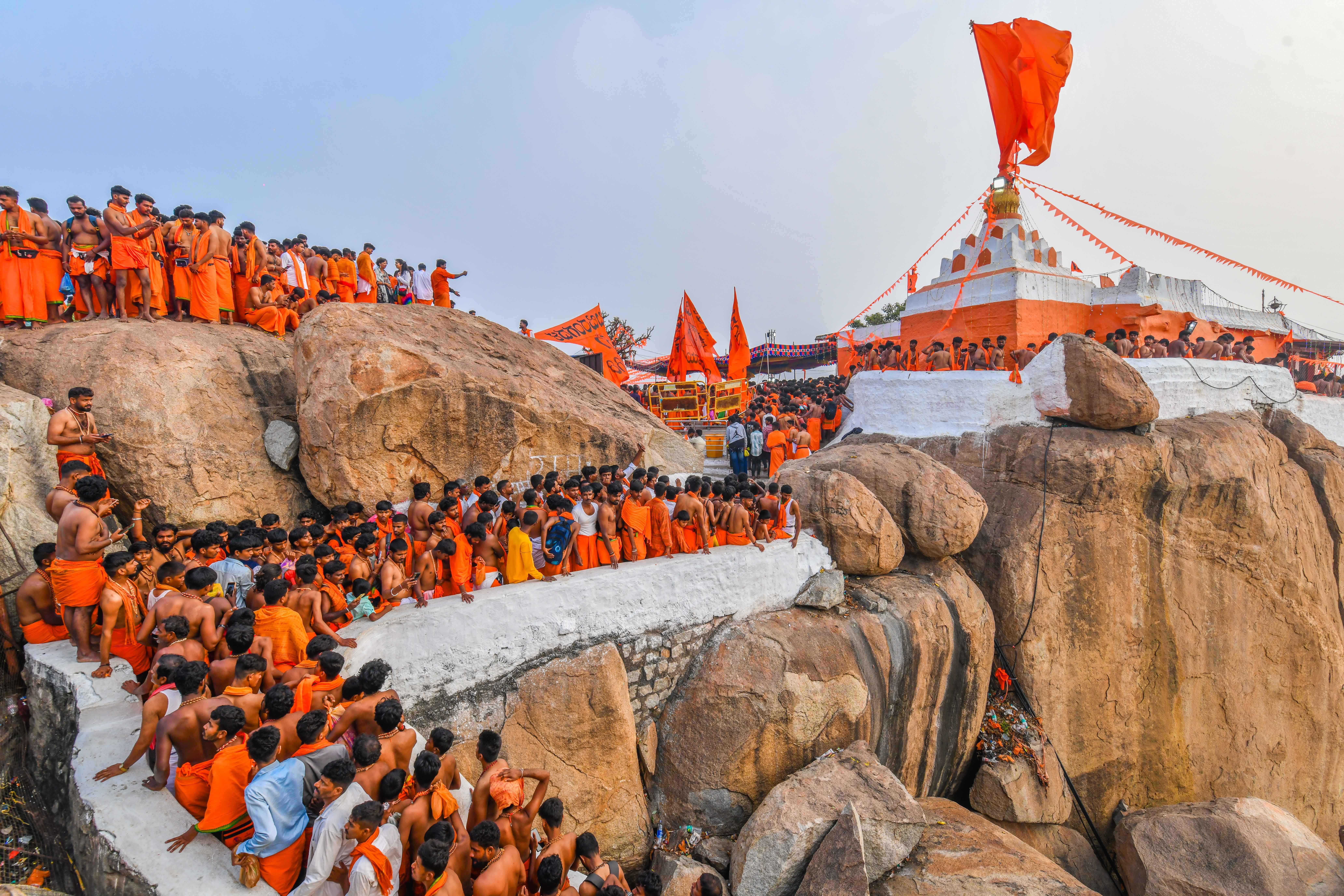 ಅಂಜನಾದ್ರಿ ಬೆಟ್ಟದಲ್ಲಿ ಭಕ್ತರ ನೋಟ 