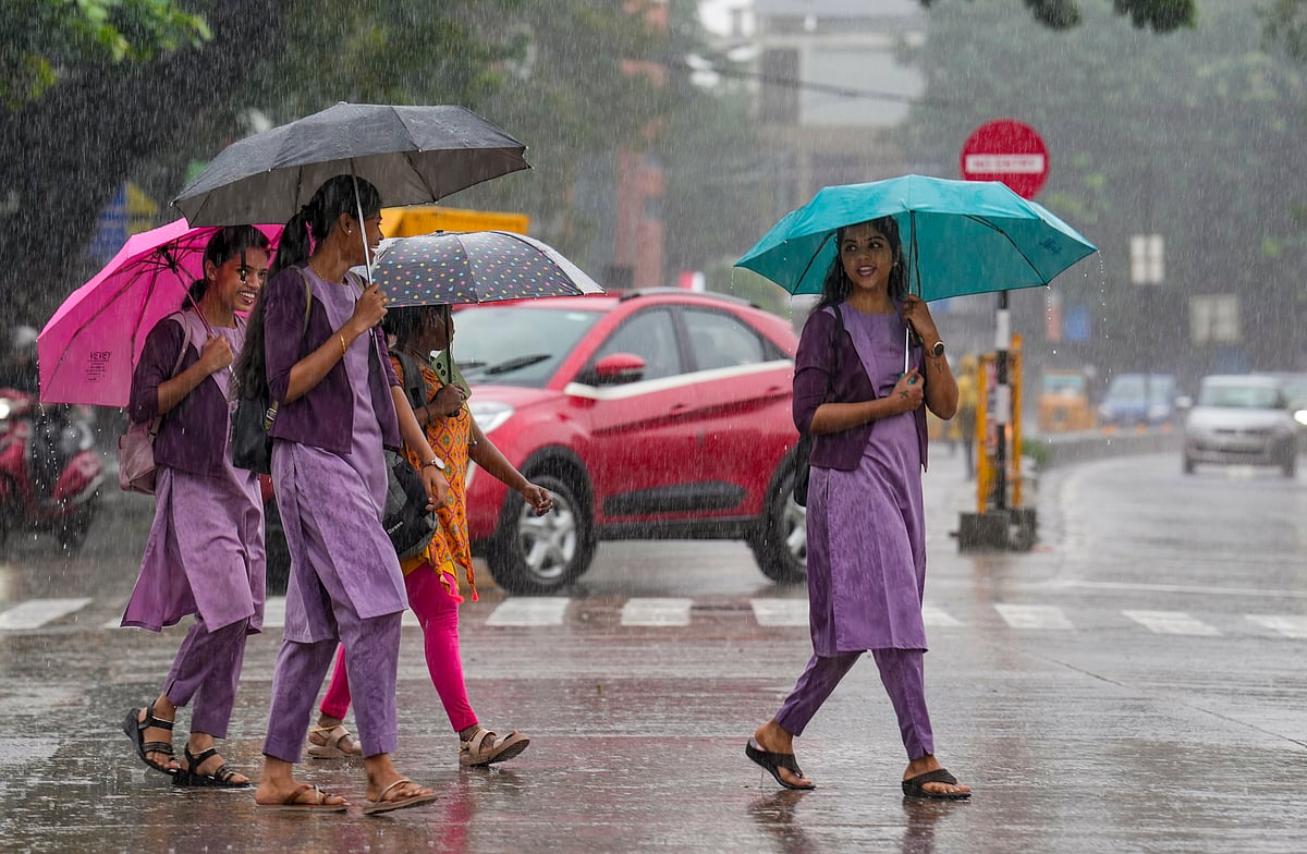 Cyclone Ditwah | ವಾಯುಭಾರ ಕುಸಿತ: ತಮಿಳುನಾಡಿನಲ್ಲಿ ಮುಂದುವರಿದ ಮಳೆ