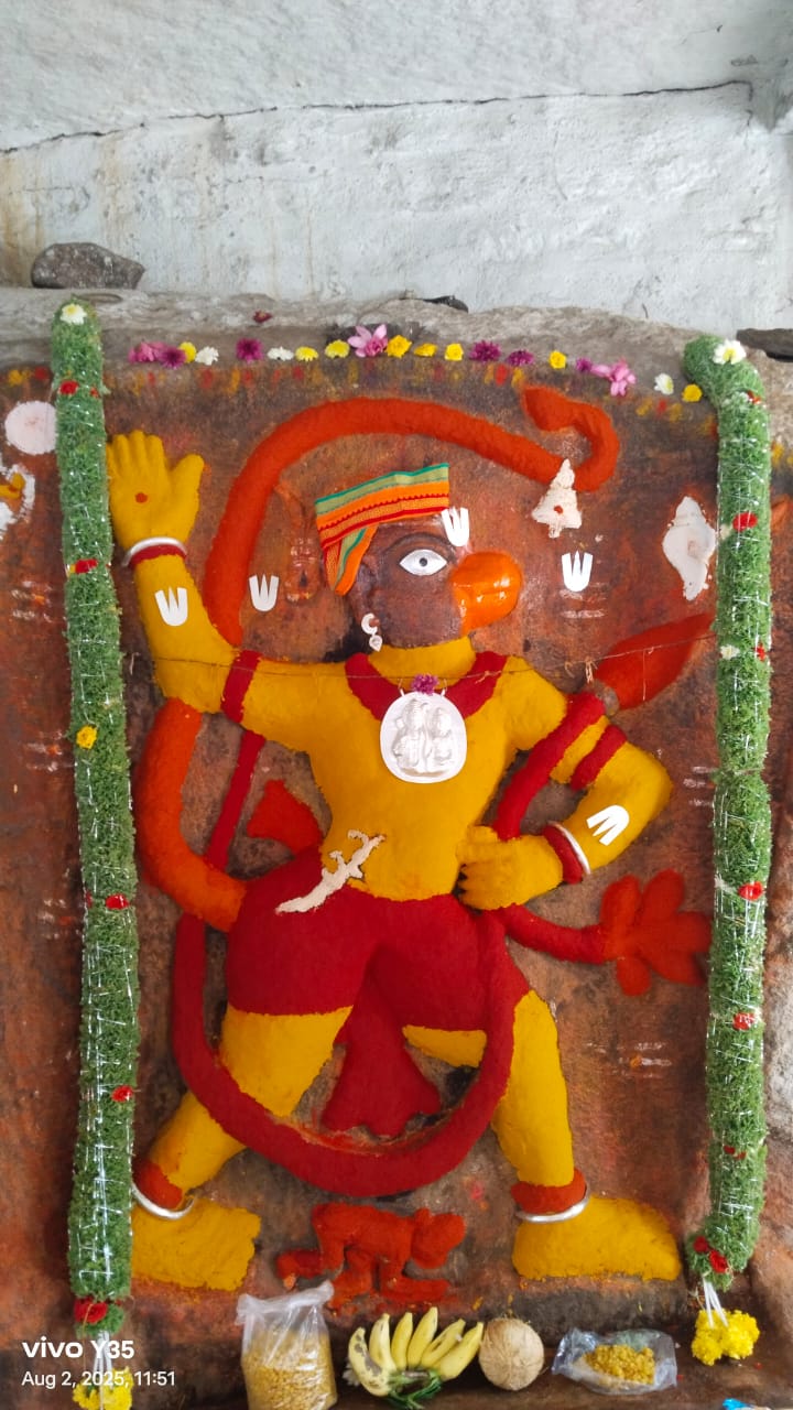 ಸಿದ್ದರ ಬೆಟ್ಟದ ಆಂಜನೇಯ ಸ್ವಾಮಿಗೆ ಗಂಧ ಕುಂಕುಮದ ಅಲಂಕಾರ