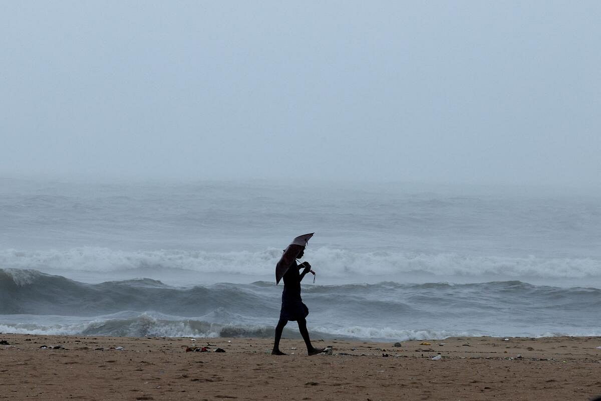 Cyclone Ditwah:ಭಾರಿ ಮಳೆ ಸಾಧ್ಯತೆ;ಚೆನ್ನೈ ಸೇರಿ ವಿವಿಧೆಡೆ ಶಾಲಾ ಕಾಲೇಜು ರಜೆ 
