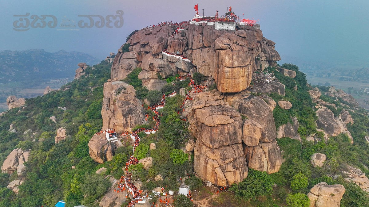 ಅಂಜನಾದ್ರಿ | ಇಬ್ಬರು ಸ್ವಾಮೀಜಿಗಳ ಗಲಾಟೆ ತಾರಕಕ್ಕೆ: ಮೂರು ಎಫ್‌ಐಆರ್‌ 