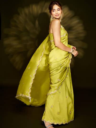 ‘ಸೀತಾರಾಮಂ‘ ಚೆಲುವೆ  ಮೃಣಾಲ್ ಠಾಕೂರ್ ನೋಟಕ್ಕೆ ಅಭಿಮಾನಿಗಳು ಮನಸೋತಿದ್ದಾರೆ.