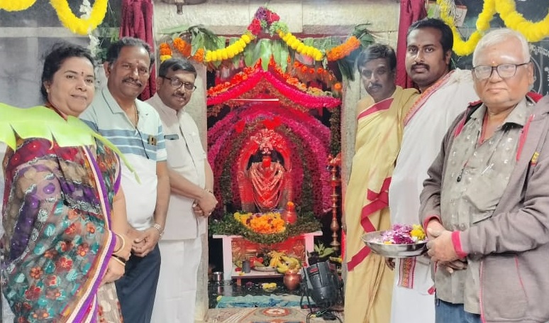 ವಿಜಯಪುರದ ಆನೆಛತ್ರದ ಬಳಿಯ ವೀರಾಂಜನೇಯಸ್ವಾಮಿಗೆ ವಿಶೇಷ ಪೂಜೆಗಳು ಜರುಗಿದವು