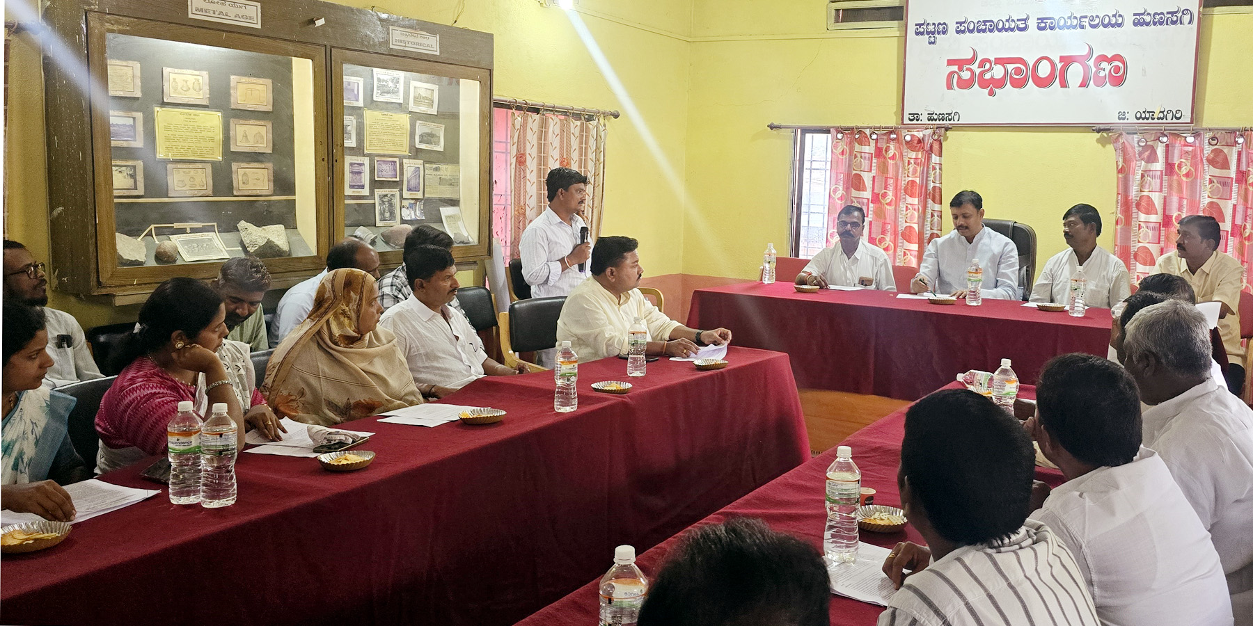 ಹುಣಸಗಿ ಪಟ್ಟಣ ಪಂಚಾಯಿತಿ ಸಾಮಾನ್ಯ ಸಭೆಯಲ್ಲಿ ಶಾಸಕ ರಾಜಾ ವೇಣುಗೋಪಾಲನಾಯಕ ಭಾಗವಹಿಸಿ ಸಲಹೆ ನೀಡಿದರು