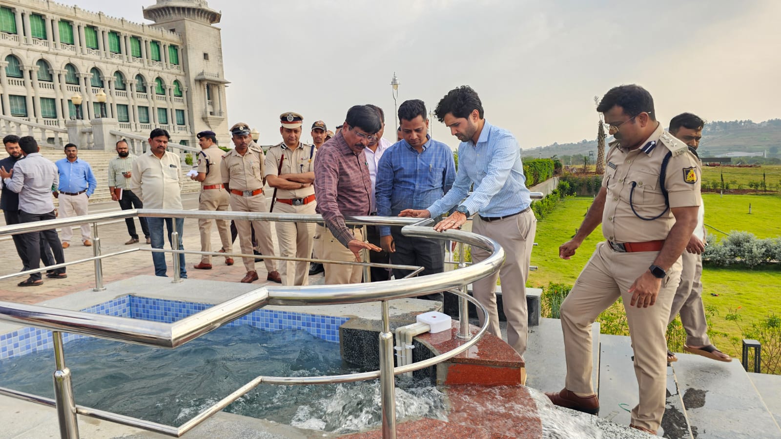 ವಿಧಾನಮಂಡಲ ಚಳಿಗಾಲದ ಅಧಿವೇಶನ ಹಿನ್ನೆಲೆಯಲ್ಲಿ ಬೆಳಗಾವಿಯ ಸುವರ್ಣ ವಿಧಾನಸೌಧದಲ್ಲಿ ಕೈಗೊಂಡ ಸಿದ್ಧತೆಗಳನ್ನು ಅಧಿಕಾರಿಗಳು ಪರಿಶೀಲಿಸಿದರು