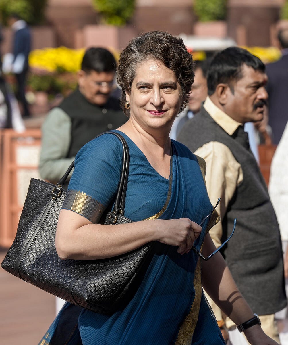 ‘ಸಂಚಾರ ಸಾಥಿ’ ಆ್ಯಪ್‌ ಕಡ್ಡಾಯ: ಕೇಂದ್ರ ಸರ್ಕಾರದ ವಿರುದ್ಧ ಪ್ರಿಯಾಂಕಾ ಆಕ್ರೋಶ