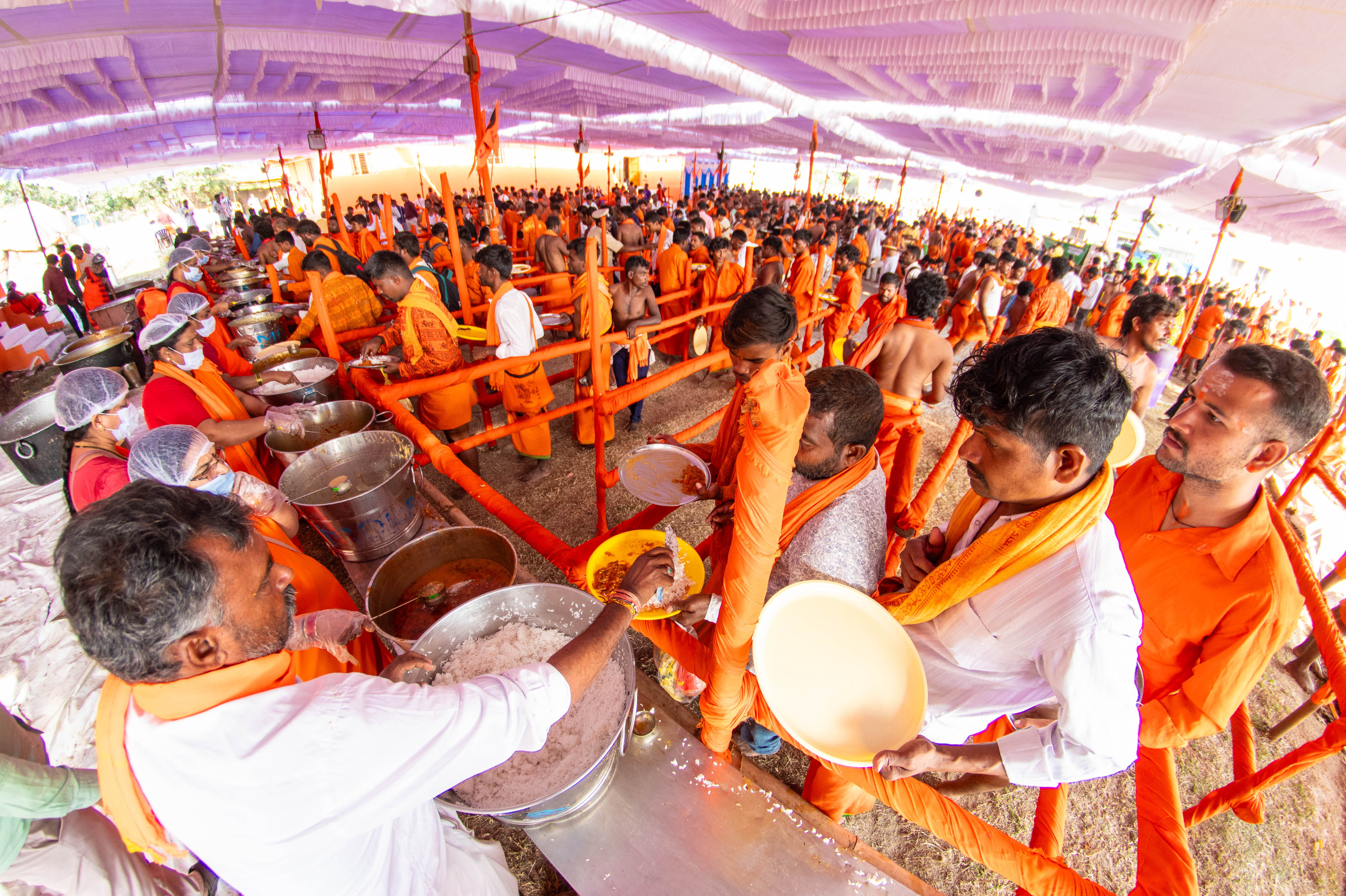 ಭಕ್ತರಿಗೆ ಮಾಡಲಾಗಿದ್ದ ಊಟದ ವ್ಯವಸ್ಥೆ