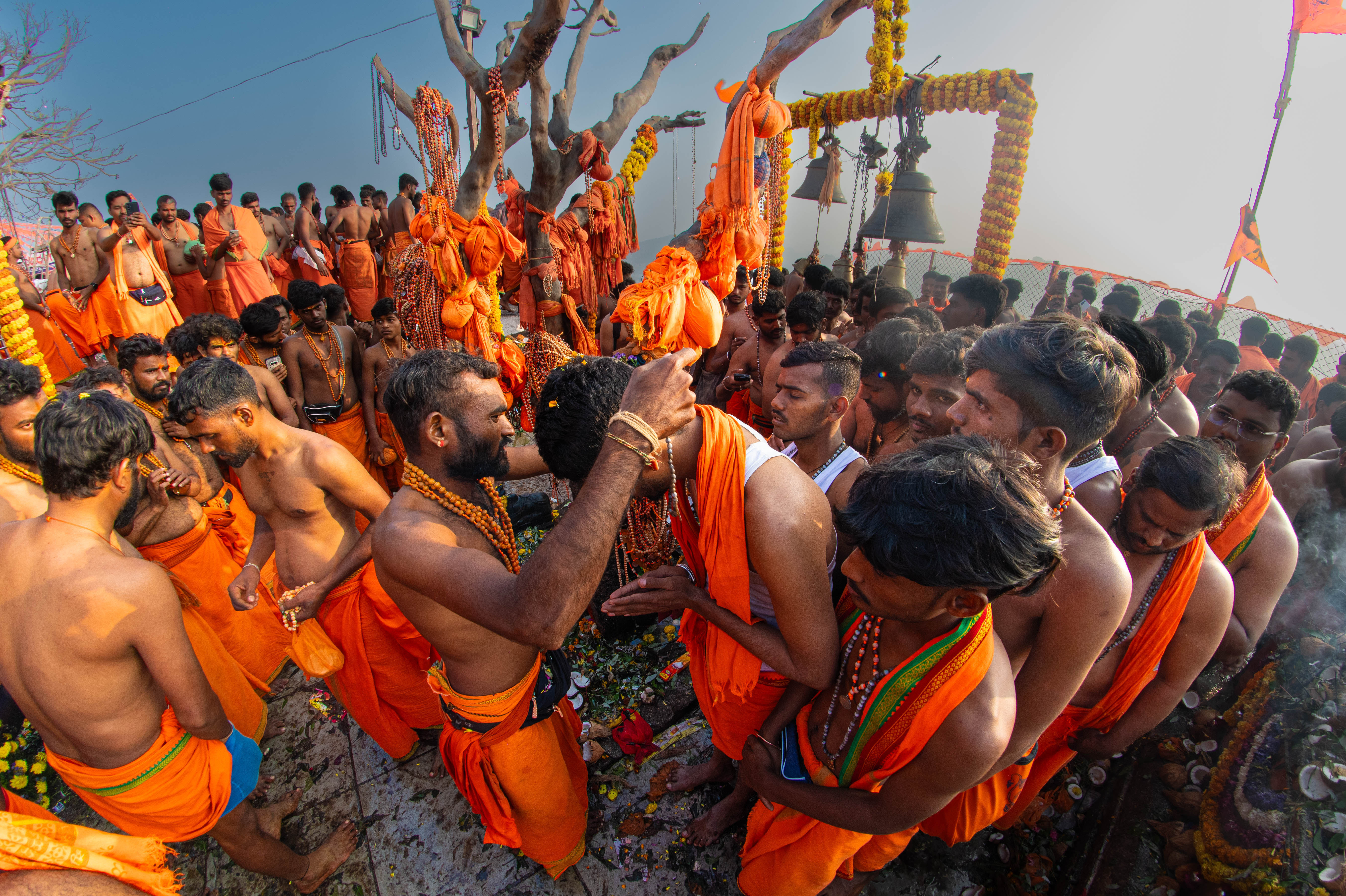 ಅಂಜನಾದ್ರಿಯಲ್ಲಿ ಬುಧವಾರ ಹನುಮಮಾಲೆ ವಿಸರ್ಜಿಸಿದ ಭಕ್ತರು
