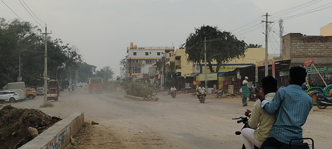 ನಾಲತವಾಡ | ಹದಗೆಟ್ಟ ರಸ್ತೆಗಳು: ಹೆಚ್ಚಿದ ಧೂಳು-ತಪ್ಪದ ಗೋಳು