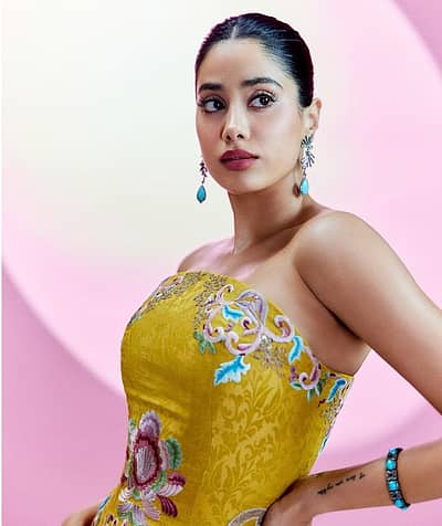 ಇದೇ ಫೋಟೊಗಳು ಸಾಮಾಜಿಕ ಮಾಧ್ಯಮದಲ್ಲಿ ಹರಿದಾಡುತ್ತಿವೆ.