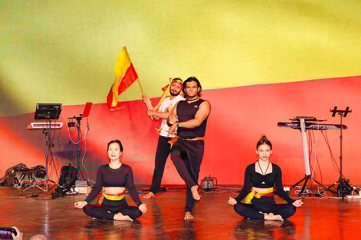 ವಿಯೆಟ್ನಾಂನಲ್ಲಿ ಶಿರೋಳ ಯೋಗಪಟುಗಳ ಕನ್ನಡಾಭಿಮಾನ: ಆಕರ್ಷಕ ಯೋಗ ನೃತ್ಯ!