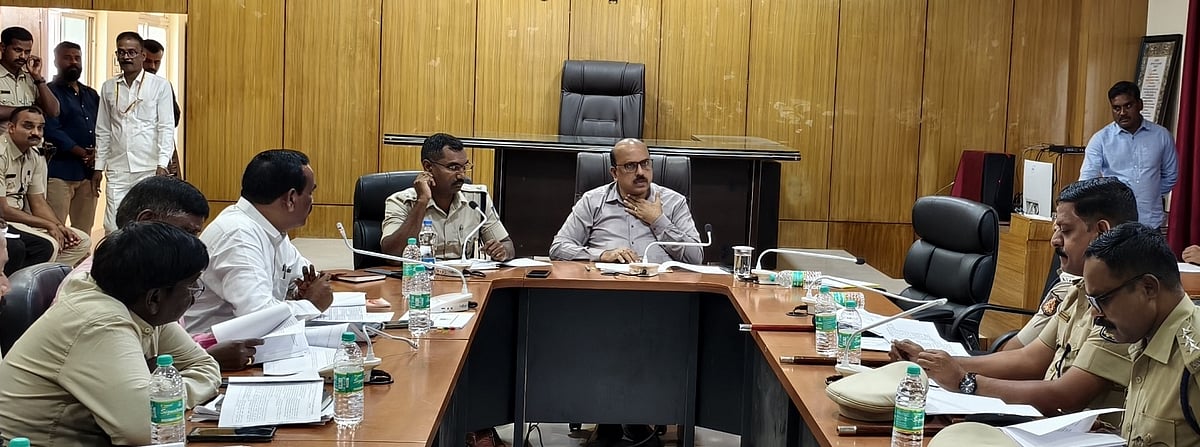 ಅಪಘಾತದ ತೀವ್ರತೆ ನಿಮಗೆ ಅರ್ಥ ಆಗುತ್ತಿಲ್ಲ: ಅಧಿಕಾರಿಗಳ ವರ್ತನೆಗೆ ಡಿಸಿ ಬೇಸರ