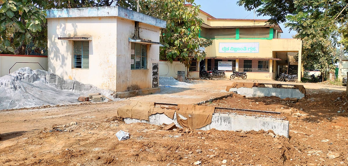 ಹಾನಗಲ್ | ಡಿಜಿಟಲ್ ವೇಬ್ರಿಡ್ಜ್‌ ನಿರ್ಮಾಣ ನಿಧಾನ: ರೈತರು, ವ್ಯಾಪಾರಿಗಳು ಪರದಾಟ