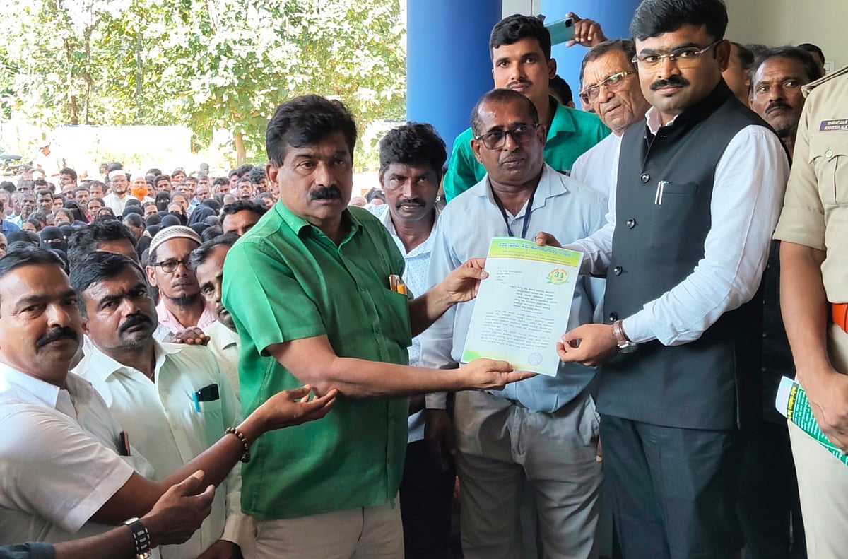 ಭಟ್ಕಳ: ಮೂರು ತಲೆಮಾರಿನ ದಾಖಲೆಗೆ ಒತ್ತಾಯಿಸತಕ್ಕದ್ದಲ್ಲ- ರವೀಂದ್ರ ನಾಯ್ಕ