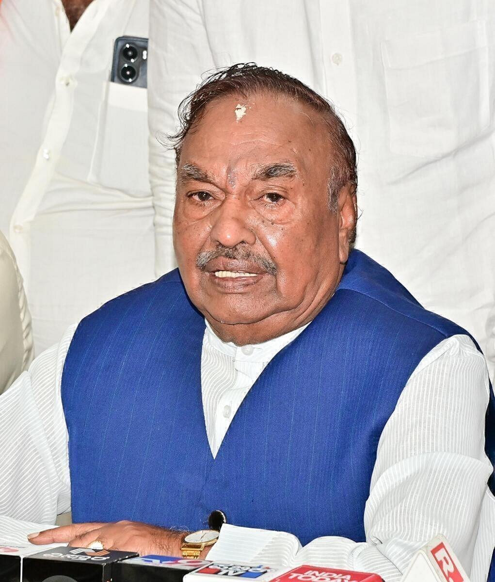 ರಾಜ್ಯದಲ್ಲಿ ಕಾಂಗ್ರೆಸ್ ಸರ್ಕಾರ ಸತ್ತು ಹೋಗಿದೆ: ಈಶ್ವರಪ್ಪ ವಾಗ್ದಾಳಿ