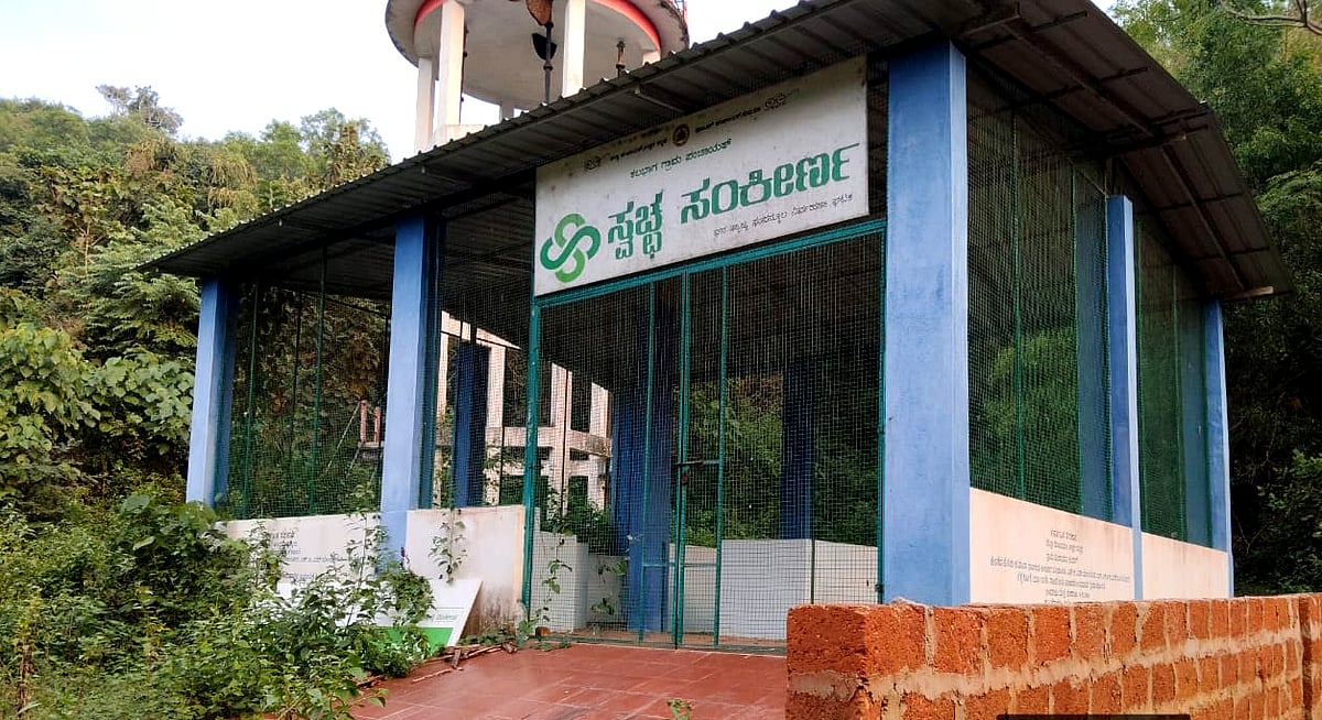 ಕುಮಟಾ: ಹಂದಿಗೋಣದಲ್ಲಿ ಇದ್ದೂ ಇಲ್ಲದ ‘ಸ್ವಚ್ಛ ಸಂಕೀರ್ಣ’