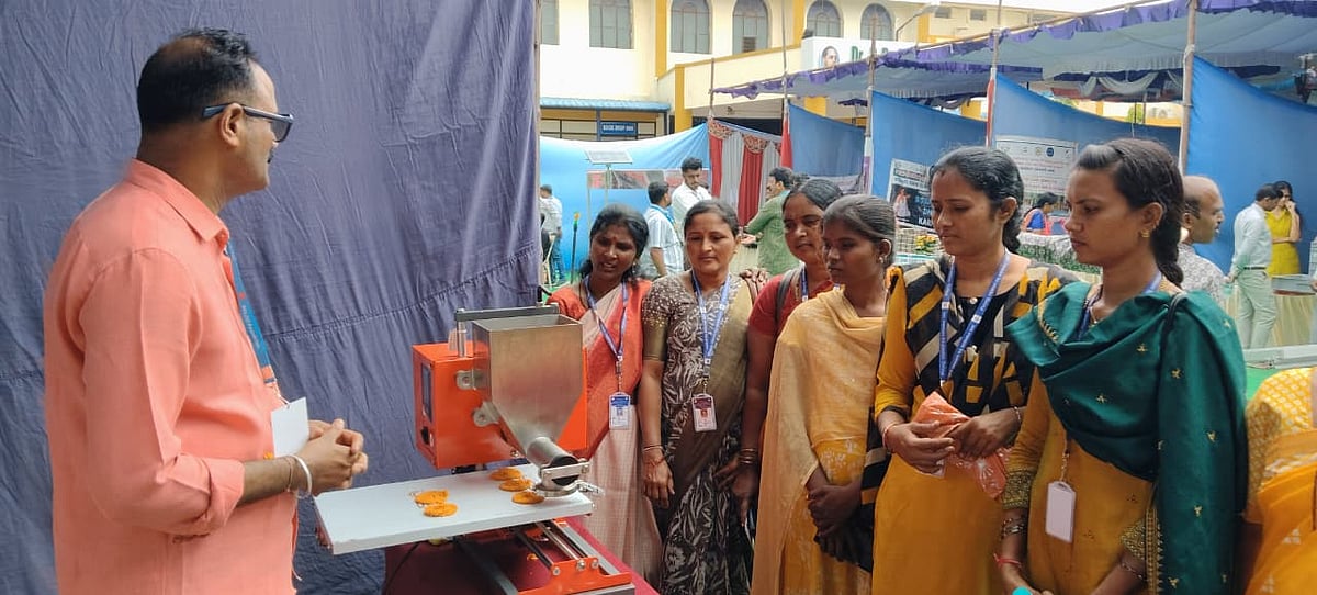 ರಾಯಚೂರು: ವಿದ್ಯುತ್ ಇಲ್ಲದಿದ್ದರೂ ಮೋಟರ್‌ನಿಂದ 50ಅಡಿ ಎತ್ತರಕ್ಕೆ ಚಿಮ್ಮಿದ ನೀರು!