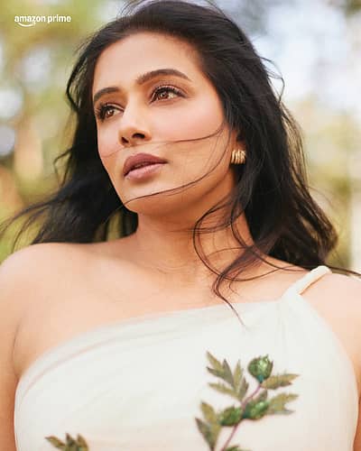 ಸುಚಿತ್ರಾ ತಿವಾರಿ    ಪಾತ್ರದಲ್ಲಿ ನಟಿ ಪ್ರಿಯಾಮಣಿ ಕಾಣಿಸಿಕೊಂಡಿದ್ದಾರೆ.