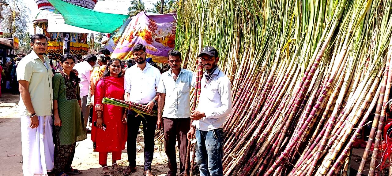 ಕುಂದಾಪುರ ಸಮೀಪದ ಕೋಟೇಶ್ವರದ ಕೋಟಿಲಿಂಗೇಶ್ವರ ದೇವಸ್ಥಾನದಲ್ಲಿ ಗುರುವಾರ ಸಂಭ್ರಮದ ಕೊಡಿ ಹಬ್ಬದಲ್ಲಿ ನವ ದಂಪತಿಗಳು ಸಂತಾನ ಕೊಡಿ ಅರಳುತ್ತದೆ ಎನ್ನುವ ನಂಬಿಕೆಯಿಂದ ಕಬ್ಬಿನ ಕೊಡಿಗಳನ್ನು ಜತೆಯಾಗಿ ಮನೆಗೆ ಒಯ್ಯುತ್ತಿದ್ದರು